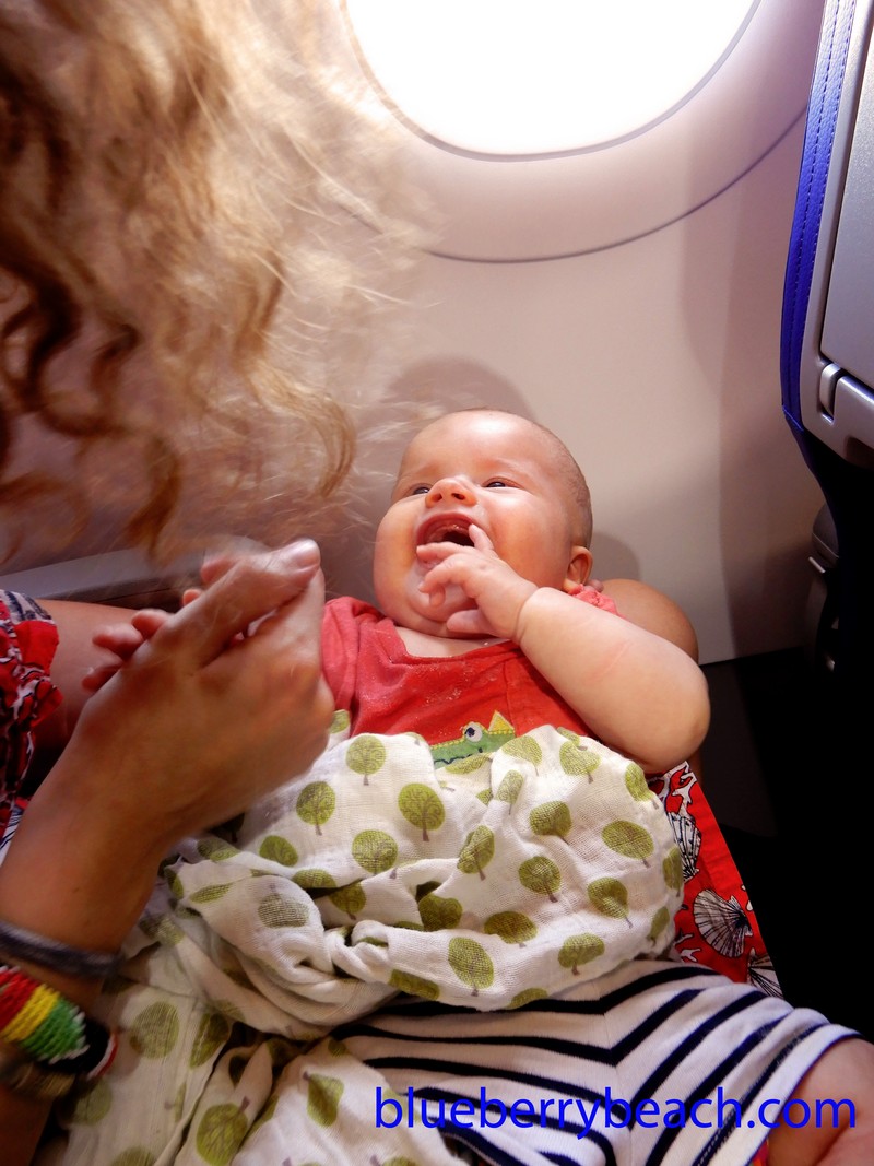 Hugó baba a repülőn
